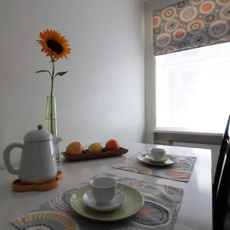 Modern Cozy 1br In Quiet Center Of