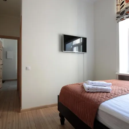 Modern Cozy 1br In Quiet Center Of